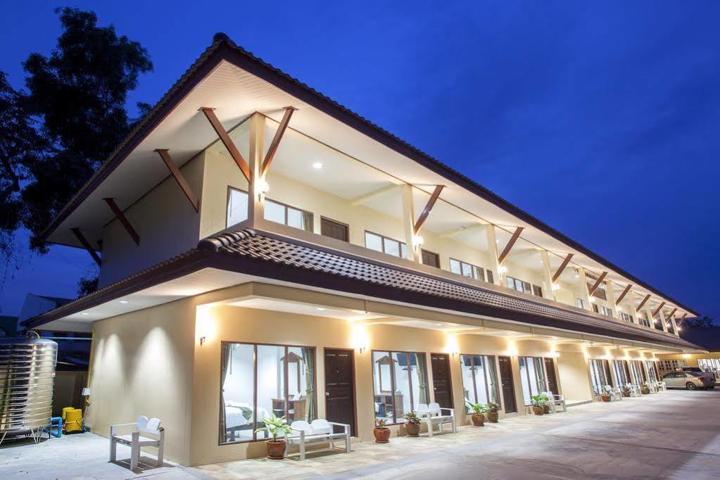 Hotel Baan Supannikar Nakhon Si Thammarat Exterior foto